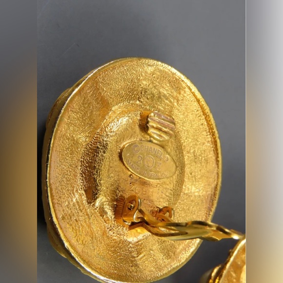 COCO CHANEL CLIP-ON EARRINGS Cream Faux Pearls - Picture 5 of 6